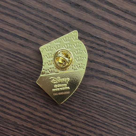 Ariel and Flounder Lenticular Pin - Picture 3 of 3